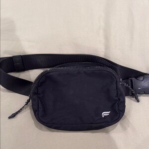 The Belt Bag - Fabletics (Unisex)